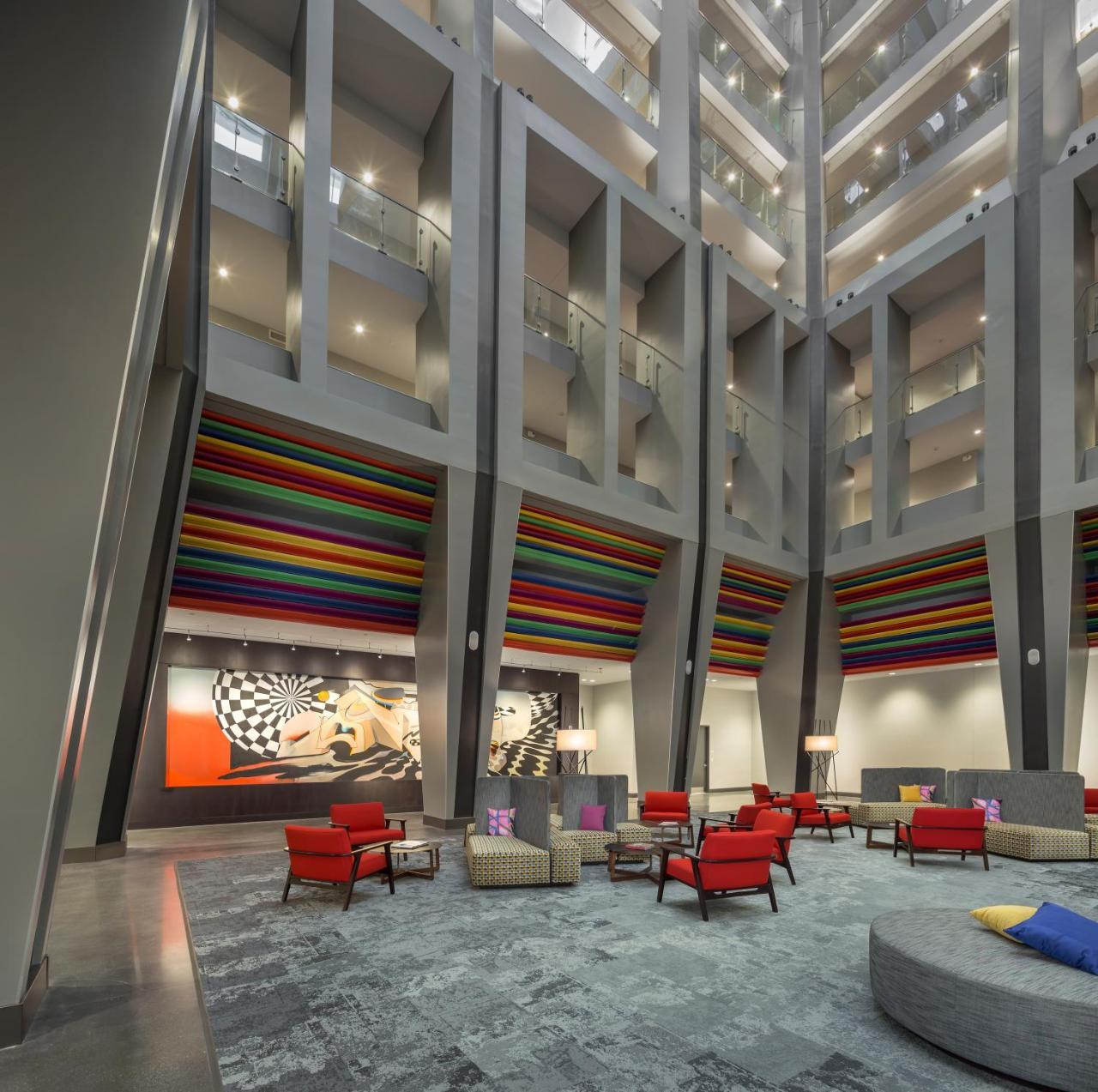The Summit Hotel Cincinnati Exterior photo