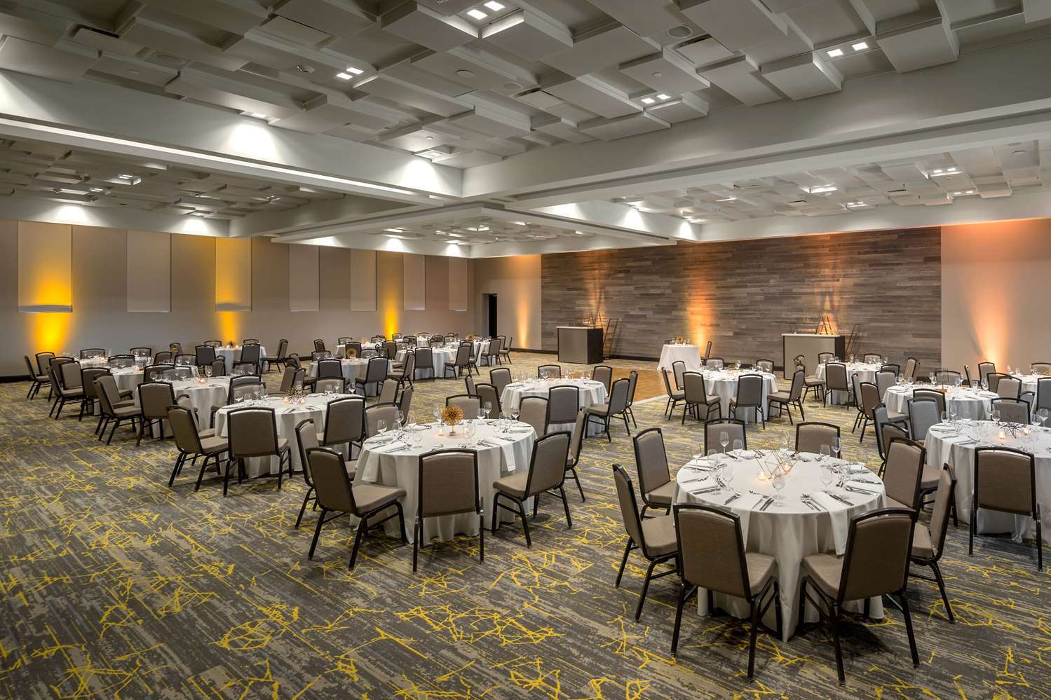 The Summit Hotel Cincinnati Exterior photo