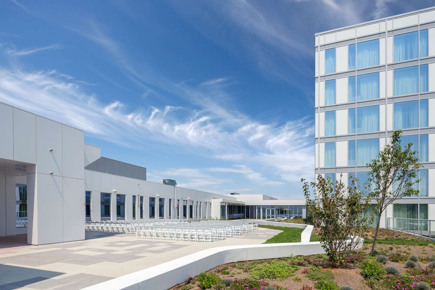 The Summit Hotel Cincinnati Exterior photo