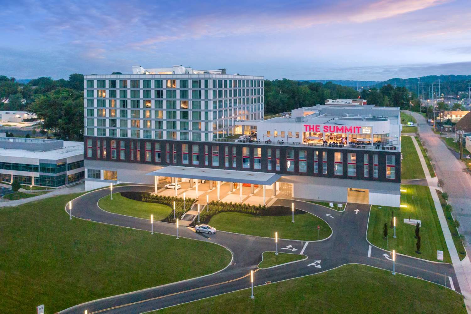 The Summit Hotel Cincinnati Exterior photo