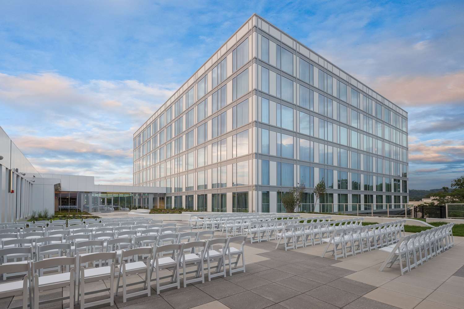 The Summit Hotel Cincinnati Exterior photo
