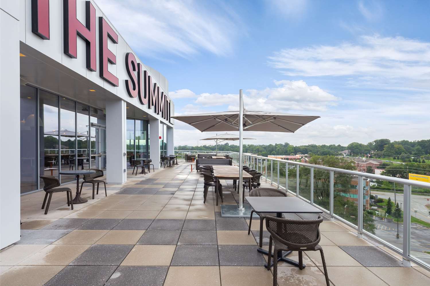 The Summit Hotel Cincinnati Exterior photo